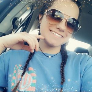 Meet your Posher, Kayla